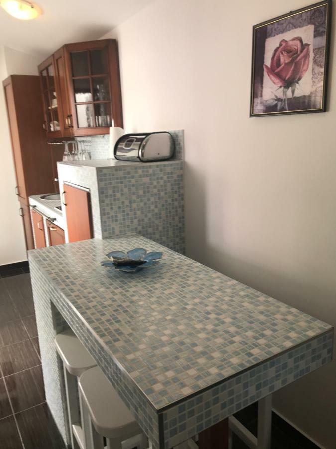 Sara Apartments Baška Voda Esterno foto